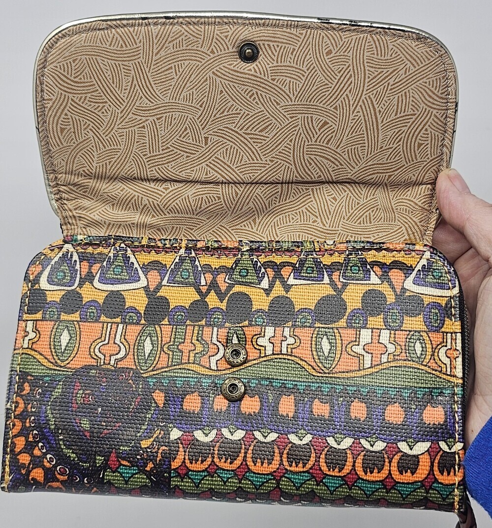 Sakroots Women's Boho Artist Circle XL Wallet Trifold Zip Around Clutch NWOT - Picture 4 of 10